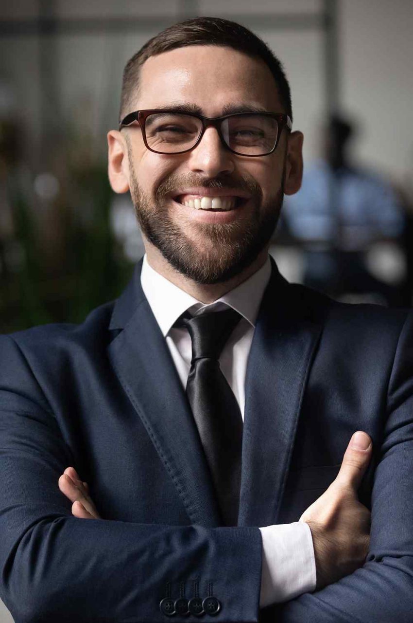 https://nellesmedia.com/wp-content/uploads/2020/08/team_05-850x1280.jpg